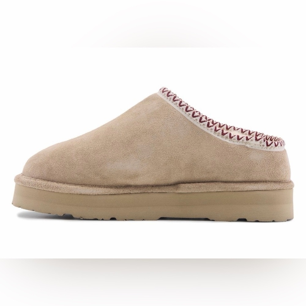 Bearpaw Women's Martis Slipper new in size 7
Nude beautiful winter shoes - Picture 2 of 8